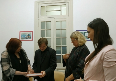Balagué y Chiqui González recibieron al primer graduado de una carrera terciaria con Síndrome de Down