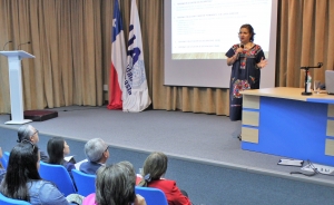 Charla de la magister en gestión pública y matrona, María Claudia González