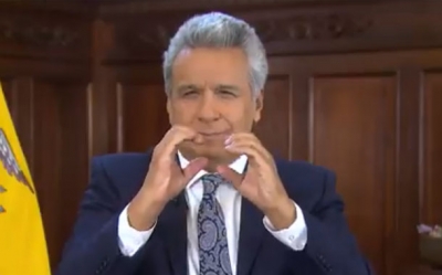 En la imagen, el presidente de Ecuador, Lenín Moreno expresandose mediante lengua de señas