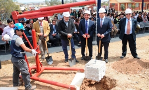 Foto de la primera piedra del nuevo edificio del Campus Andrés Bello de la Universidad de La Serena.