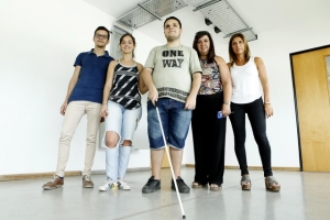 Esta tecnología permite detectar obstáculos tanto a nivel de la cintura para abajo como hacia arriba, hasta la altura de la cara